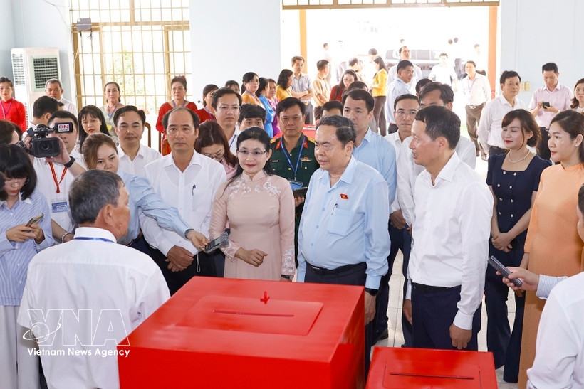 NA Chairman Tran Thanh Man inspects a constituency in Dong Nai province