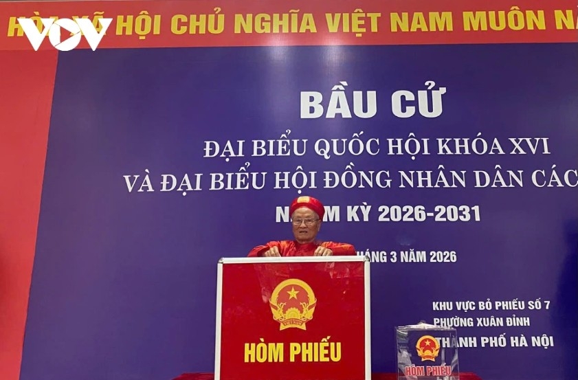 Voter Pham Minh Trong, 84, the oldest voter at Polling Station No. 7, says he has taken part in many elections, but each time brings a different feeling. He says this year’s election has been very well prepared, creating favorable conditions for both organizers and voters, and expresses hope that those elected will keep their promises and follow through on supervision responsibilities.