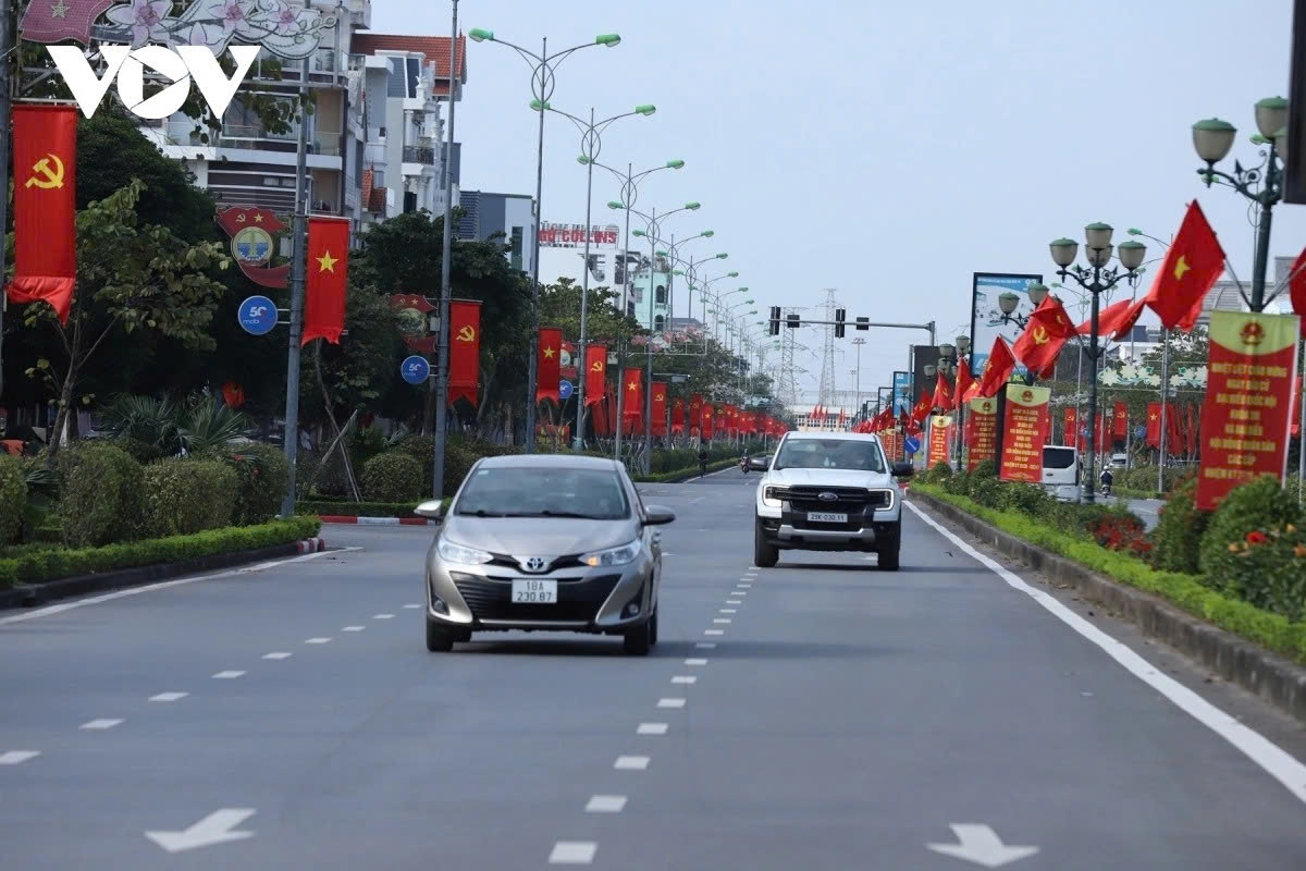 Streets in northern Ninh Binh province are decorated with flags, banners and slogans promoting the election of deputies to the 16th National Assembly and People’s Councils for the 2026-2031 term.