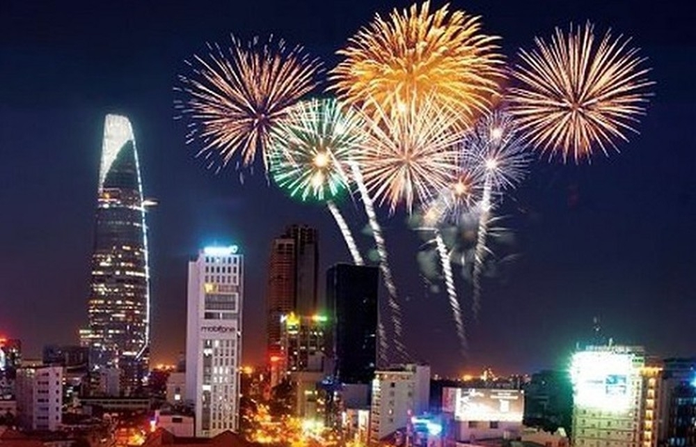 Fireworks are set off to mark the 51st anniversary of Reunification Day in Ho Chi Minh City
 (Photo: Illustrative image)
