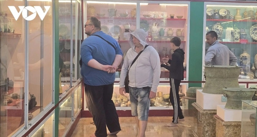 Foreign visitors at the museum