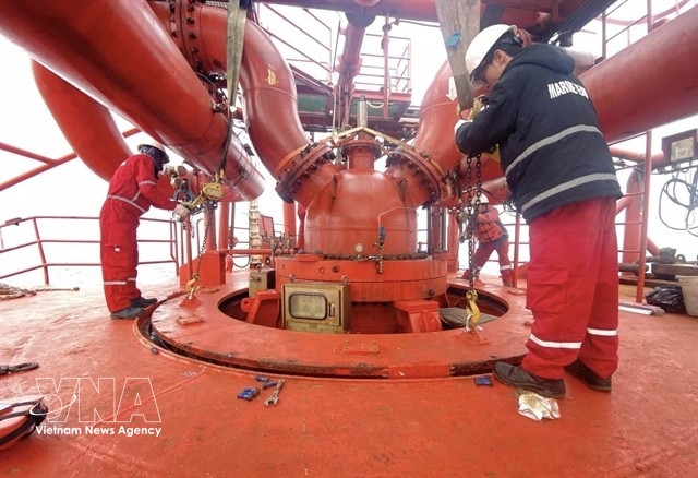 Workers of PTSC Thanh Hoa check the system for crude oil imports. Vietnam saw strong increase in fuel imports in the first two months of this year. (Photo: VNA)