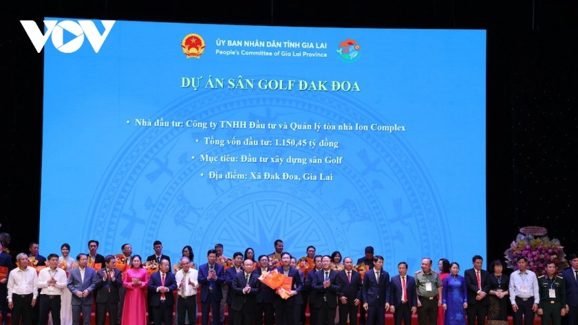 Gia Lai grants investment approval decisions and signs MOUs for 273 projects with total registered and expected capital of VND850 trillion.