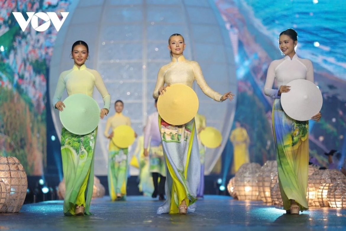 Young women in traditional Vietnamese long dress (Áo dài) confidently showcase their elegance on stage