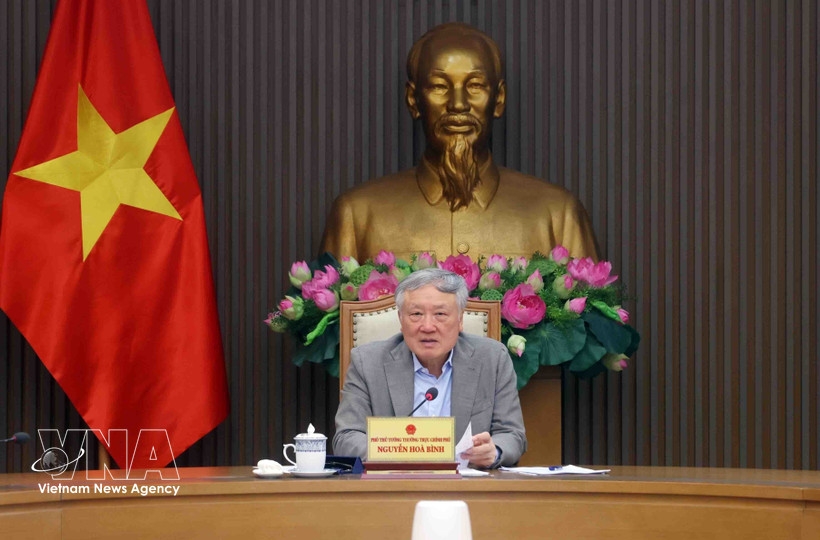 Permanent Deputy Prime Minister Nguyen Hoa Binh speaks at the meeting to review the development strategy and operational framework for the international financial centre. (Photo: VNA)