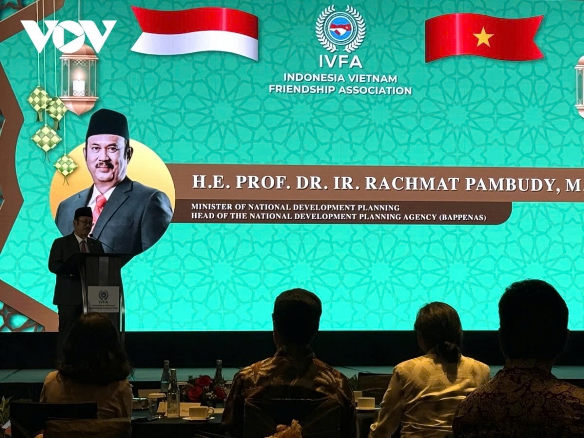 Indonesian Minister of National Development Planning Rachmat Pambudy unveils promising cooperation initiatives between Indonesia and Vietnam at a recent meeting of the Indonesia–Vietnam Friendship Association in Jakarta