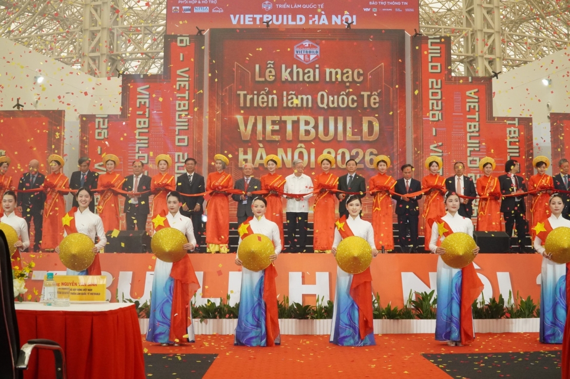 Deputy Prime Minister Tran Hong Ha and other leaders of the Ministry of Construction at the opening ceremony of Vietbuild Hanoi 2026 (Photo: baoxaydung.vn)