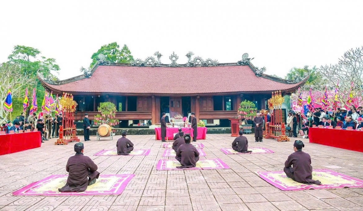 Traditional rituals are held solemnly in front of the communal house.