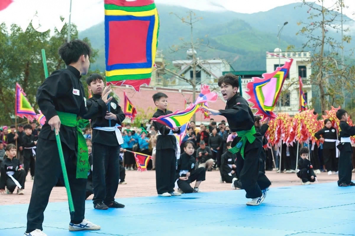 Performances of traditional martial arts take place during the festival.