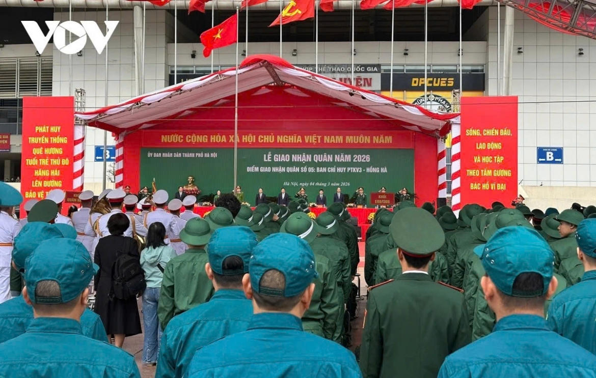 In 2026, Hanoi has 4,000 residents enlisting in the armed forces, including 2,428 volunteers.
Among the new recruits, 30% hold university, college or vocational qualifications. The intake also includes 164 members of the Communist Party, while 2,277 individuals have completed preparatory training courses for prospective Party members.