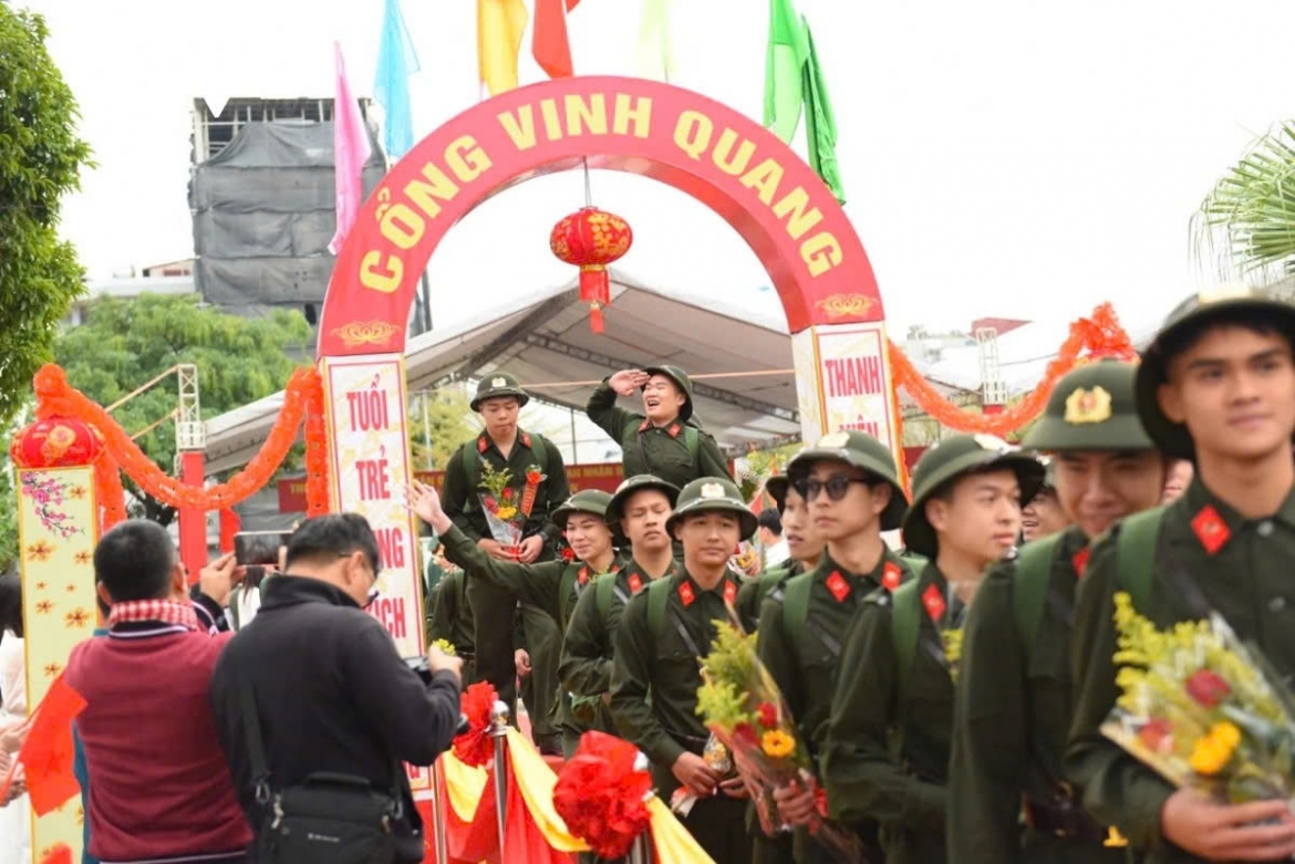 Military service is compulsory for Vietnamese men from 18 to 25 years of age, and it is extended to 27 for those who apply for a delay to pursue higher education degrees.