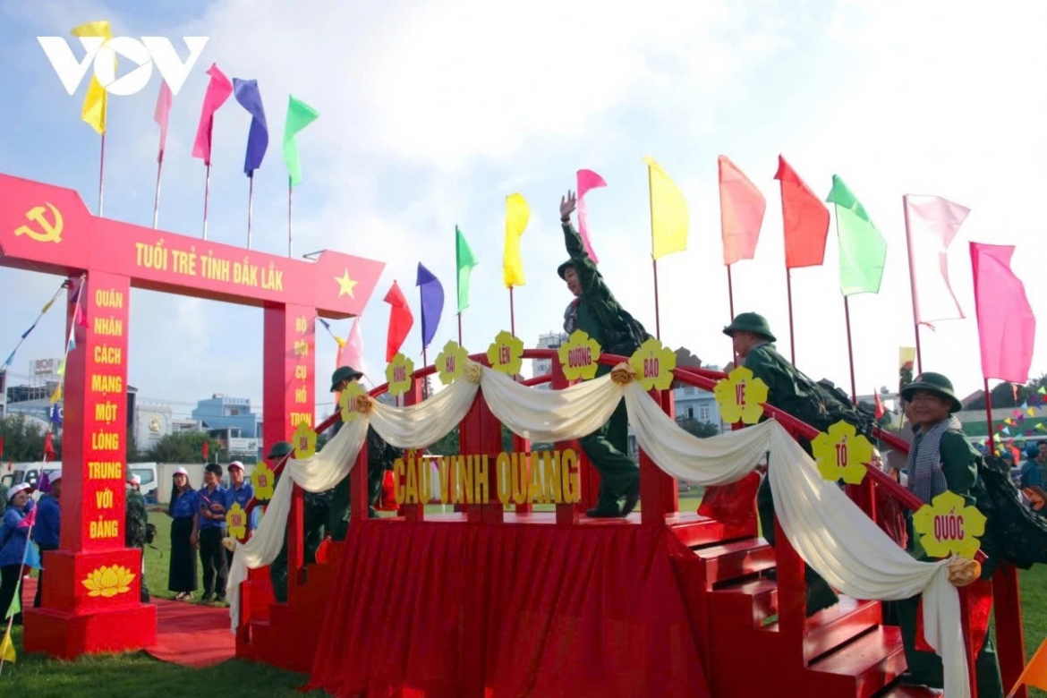 Localities also provide material and spiritual support for the new recruits, encouraging them to fulfill their duty.