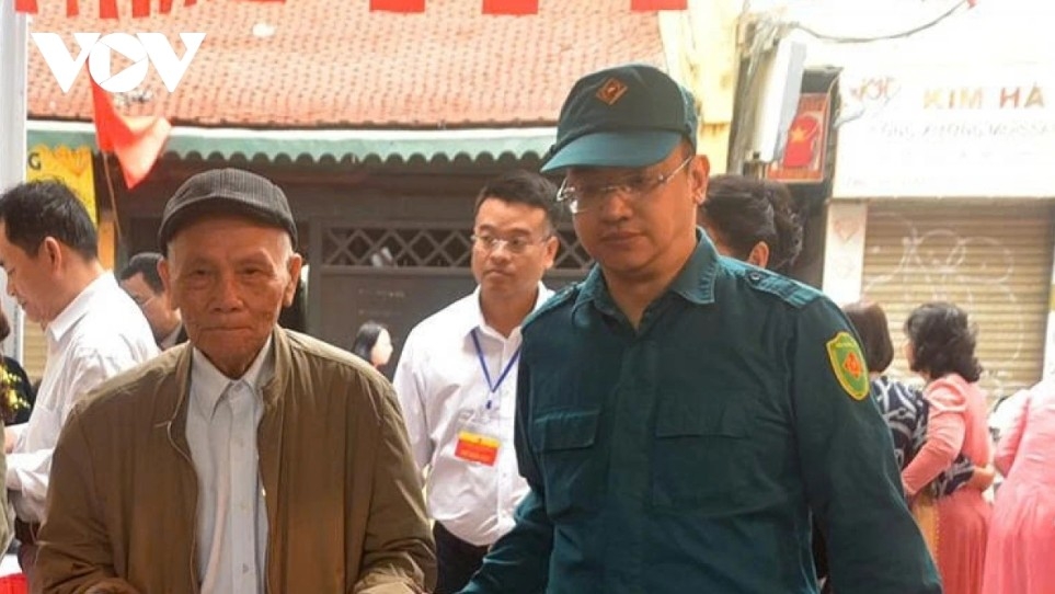 Nguyen Kim Hung, a long-time voter who has taken part in many elections, says he feels proud to cast his ballot at this historic site. According to him, holding the election at the place where President Ho Chi Minh drafted the Declaration of Independence carries profound meaning, reminding citizens of the nation’s struggle for independence.