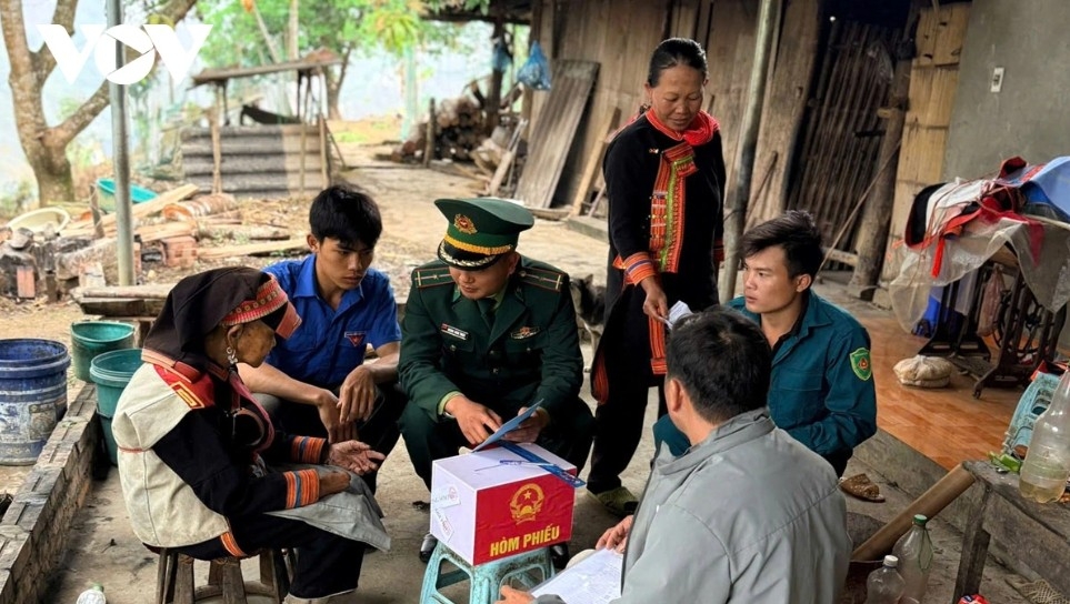 Mobile ballot boxes are brought to households with vulnerable voters in the border province of Lai Chau, enabling them to exercise their civic rights and elect deputies to the National Assembly and People’s Councils for the new term.