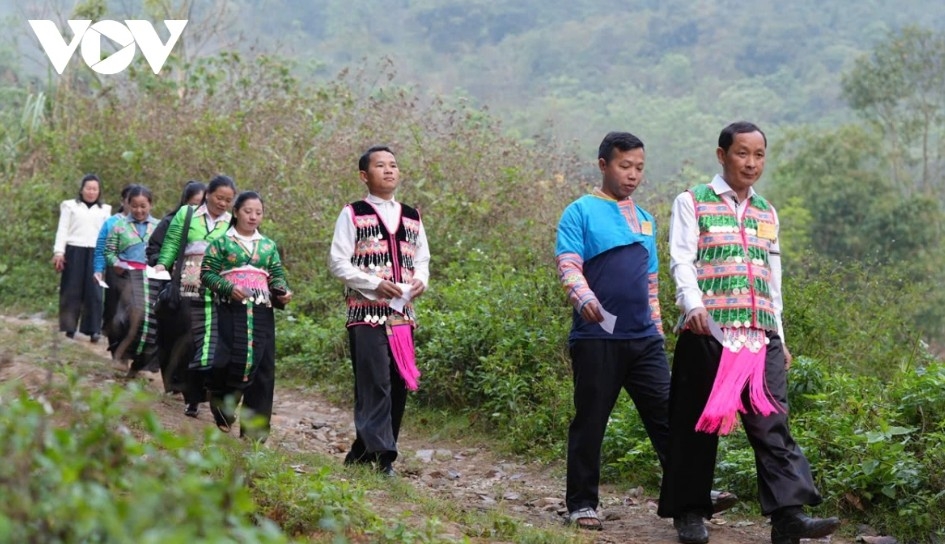 Wearing their finest traditional attire, voters in western mountainous communes of Thanh Hoa province, including Nhi Son, Thien Phu, Hien Kiet and Son Thuy, head to polling stations to elect deputies to the 16th National Assembly and People’s Councils at all levels for the 2026-2031 term.