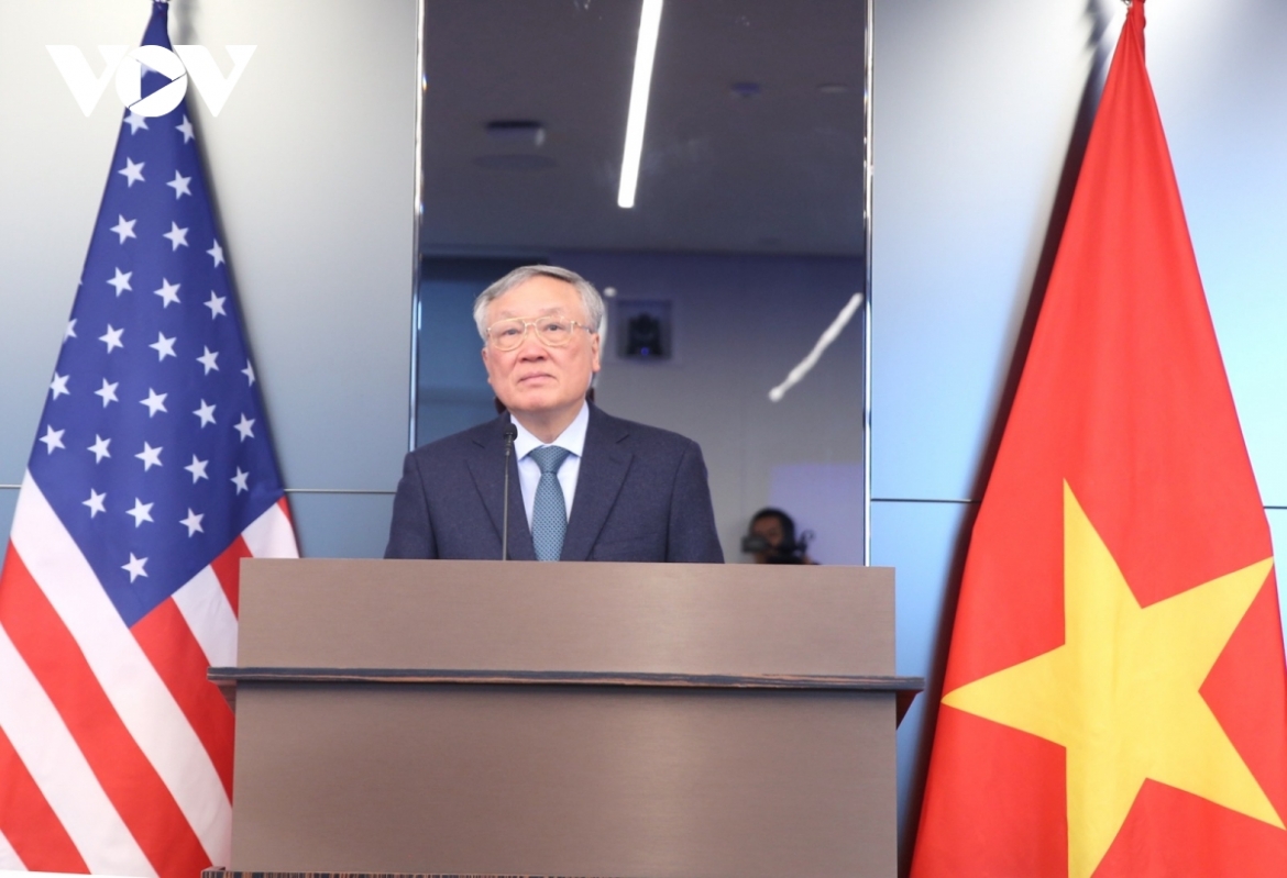 Deputy Prime Minister Nguyen Hoa Binh speaks at the business roundtable in the United States on March 23