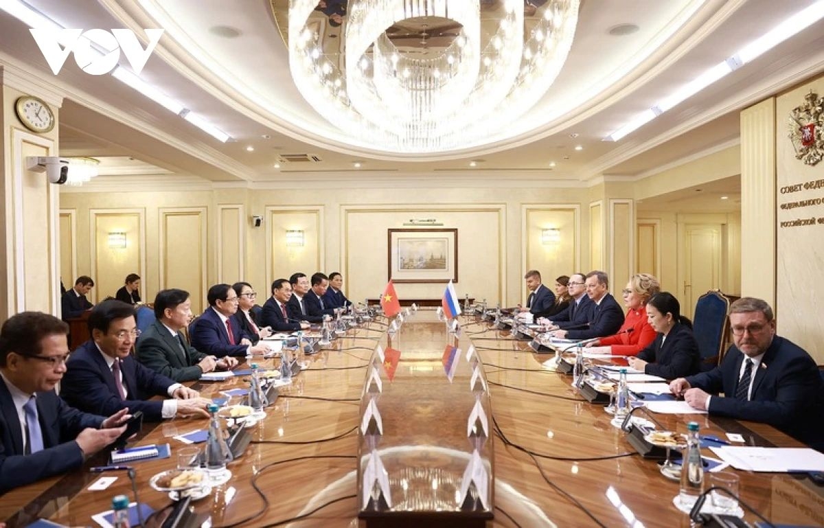 Vietnamese Prime Minister Pham Minh Chinh and Federation Council of Russia Chairwoman Valentina Matviyenko talks on measures to strengthen cooperation between the two countries, including their parliaments, during their meeting in Moscow on March 23