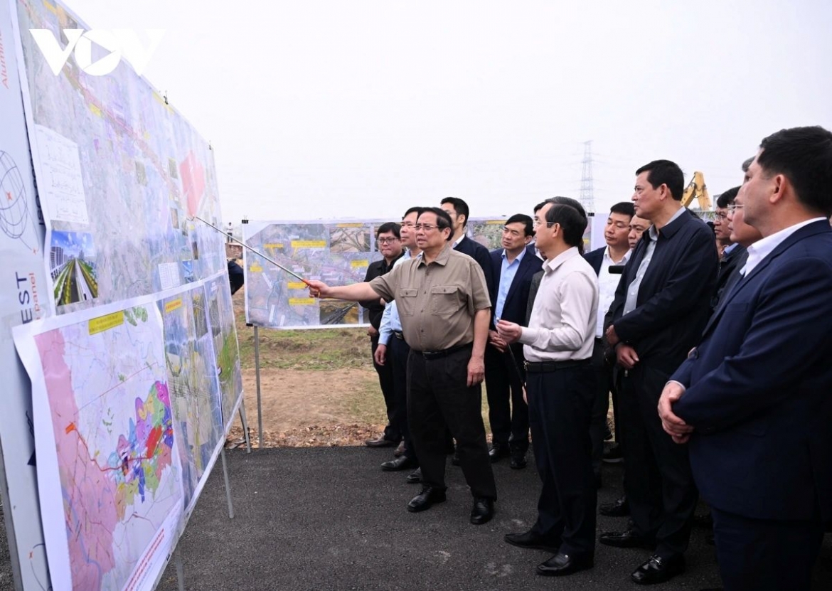 Prime Minister Pham Minh Chinh inspects the construction progress of Gia Binh International Airport in Bac Ninh province, northern Vietnam