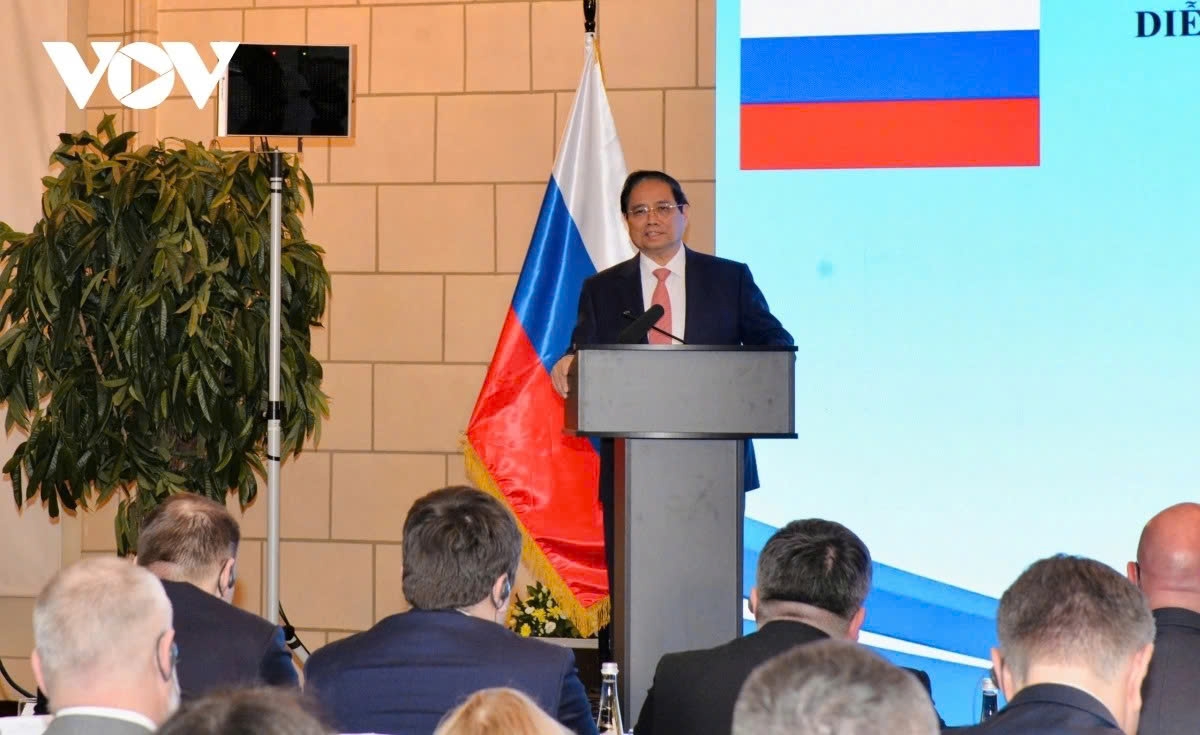 Prime Minister Pham Minh Chinh speaks at the Vietnam - Russia business forum in Moscow