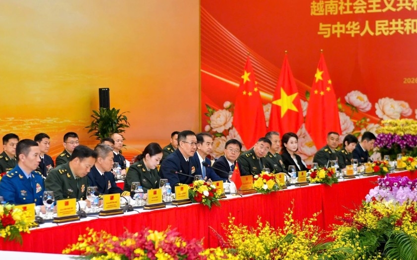 Senior Lieutenant General Dong Jun and the Chinese delegation
