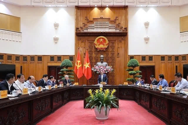 Standing members of the Government meet to stabilise the fuel market