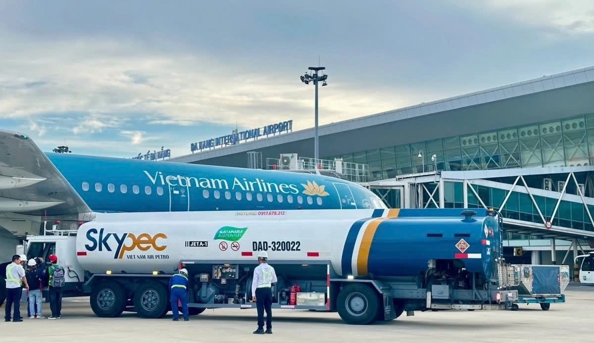 The Civil Aviation Authority of Vietnam (CAAV) has been asked to develop operational scenarios for the aviation sector amid volatile Jet A1 fuel prices and potential supply disruptions.