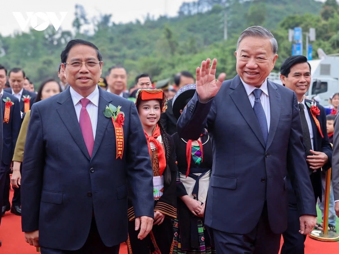 Party General Secretry To Lam and Prime Minister Pham Minh Chinh along with other officials attend the groundbreaking ceremony of Dong Dang Inter-level Boarding Primary and Secondary School in the northern border province of Lang Son on March 19.