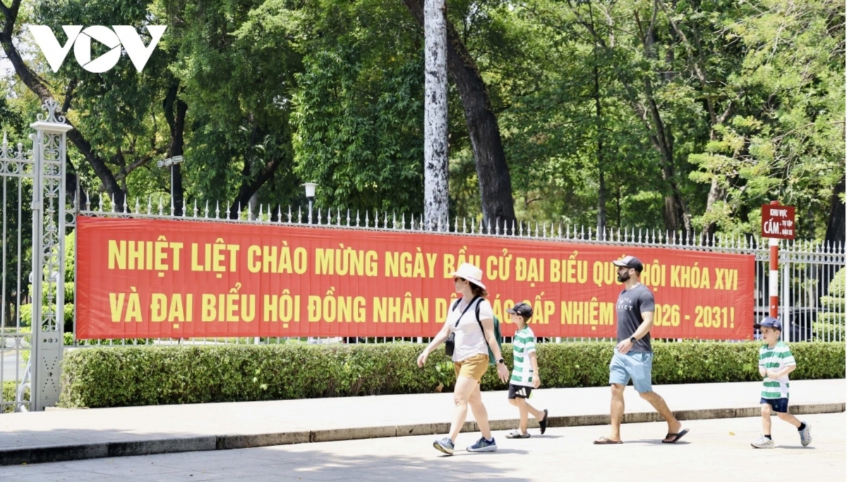 These days, national flags and election banners brighten many streets in Ho Chi Minh City, creating a lively atmosphere ahead of the upcoming vote.