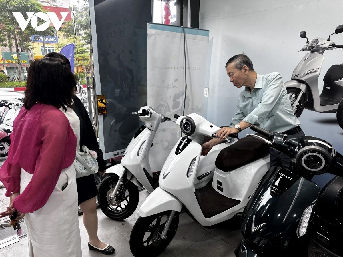 Rising fuel prices boost demand for electric motorbikes in Hanoi