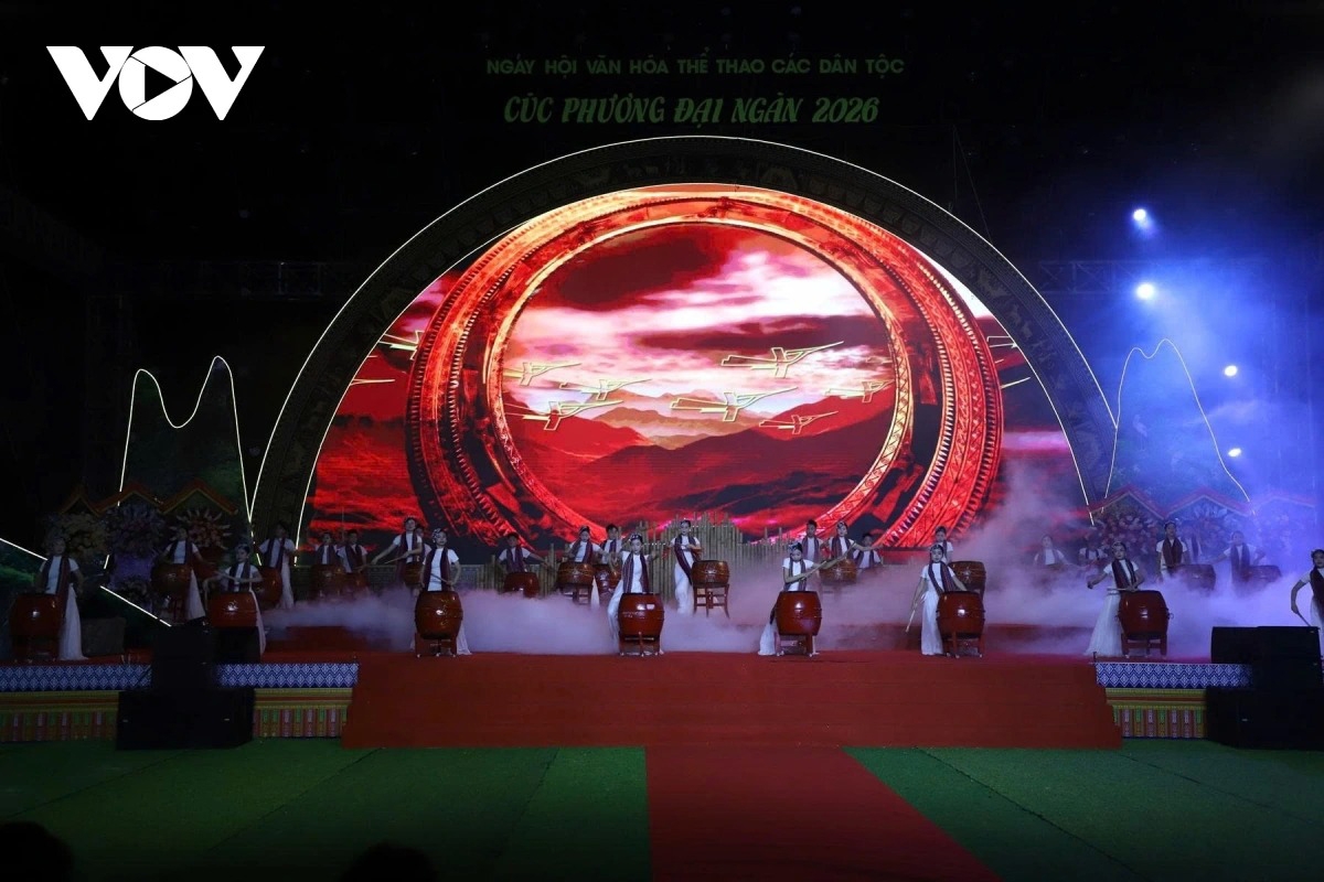 A drum beating performance kick-starts the “Cuc Phuong Highland 2026” Cultural and Sports Festival on April 17