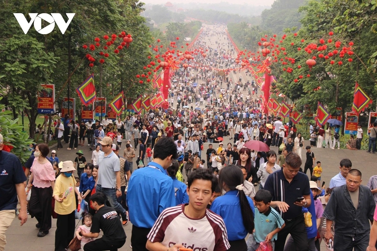 The Hung Kings Commemoration Day, Hung Kings Temple Festival, and the 2026 Ancestral Land Culture and Tourism Week take place from April 17 to 26 (the 1st to the 10th days of the third lunar month) at the Hung Kings Temple Historical Complex and various locations across Phu Tho province.