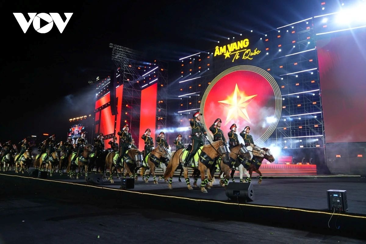 The synchronised movement of military units, mobile police forces, cavalry, and even service dog units under stage lighting creates a powerful visual effect that moves many in the audience.