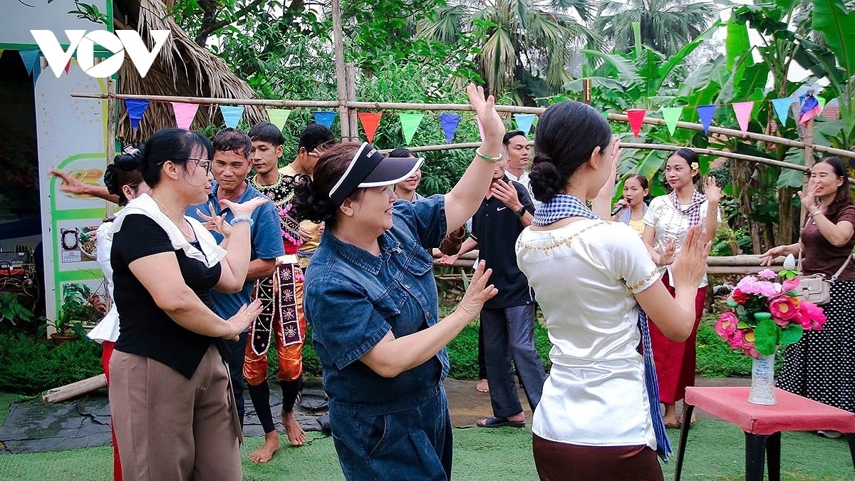 The Ok Om Bok Festival is not only a spiritual ritual but also an occasion for community reunion, cultural preservation, and strengthening social bonds. It is also one of the major festivals of the Khmer people, alongside Chol Chnam Thmay and Sene Dolta.