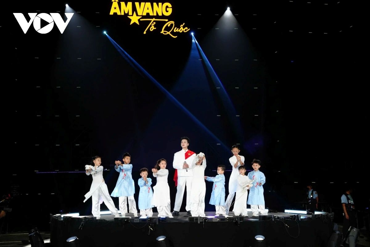 With an audience of over 40,000 and the participation of thousands of artists, performers, and members of the armed forces, the programme demonstrates the capacity to stage large-scale “national concerts,” seamlessly blending tradition and modernity.