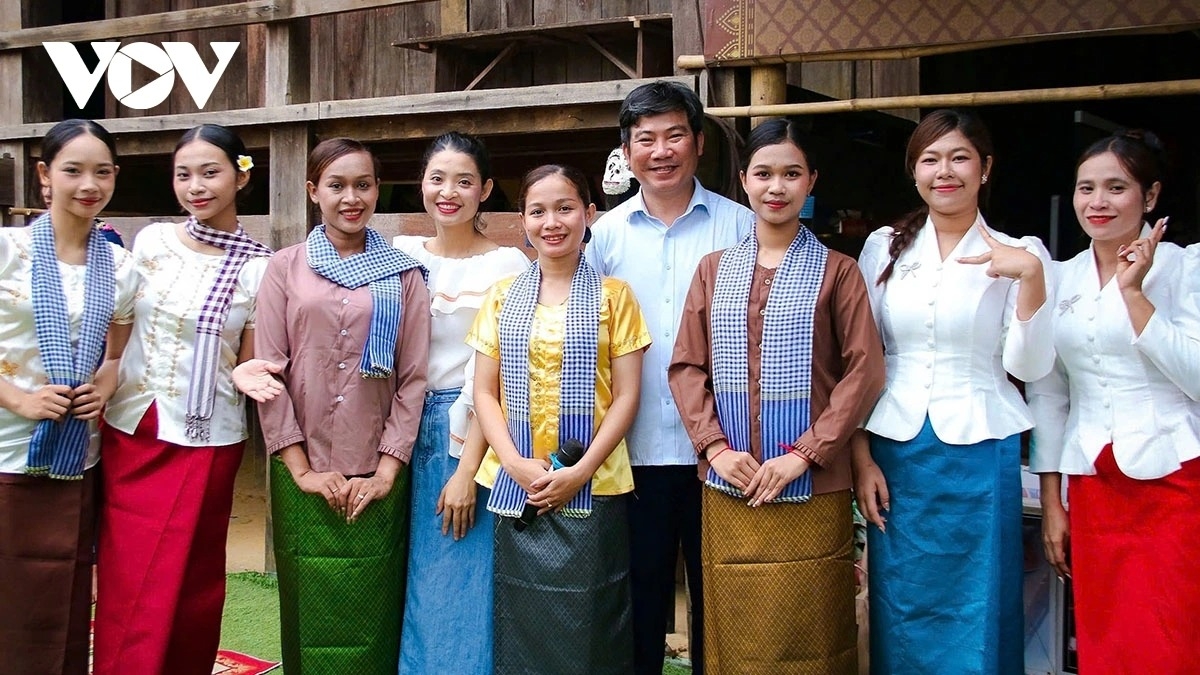 The festival takes place on the full moon of the 10th lunar month, when the harvest season has ended.