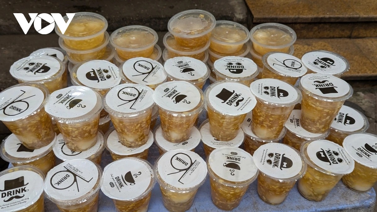 This year, prices have risen only slightly. A plate of bánh trôi normally costs around VND20,000, while a plate of bánh chay is between VND20,000 and 25,000, VOV.VN has learned.