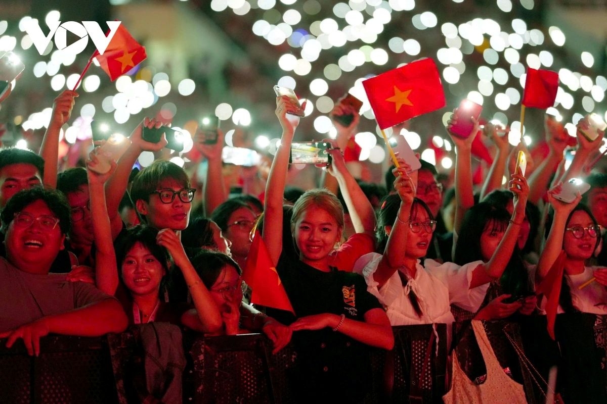 The programme is jointly organised by Vietnam Television, the Hanoi People’s Committee, and Netmedia Company, under the direction of the Party Central Committee’s Commission for Information, Education and Mass Mobilisation.