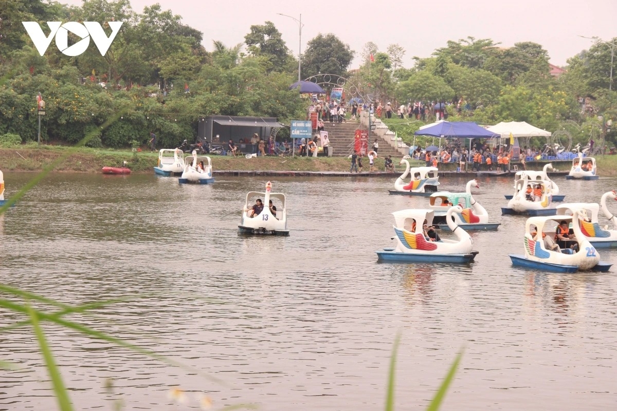Visitors are also invited to take part in recreational activities, including duck boat rowing.