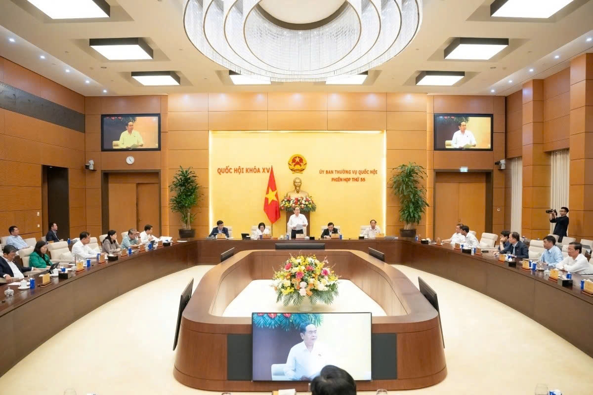 Key lawmakers at a meeting of the National Assembly Standing Committee