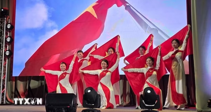 A performance featuring distinctive Vietnamese cultural identity (Photo: VNA)