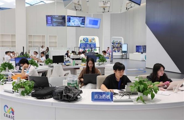 A workspace at the China-ASEAN Artificial Intelligence Innovation Cooperation Centre
( Photo: VNA)
