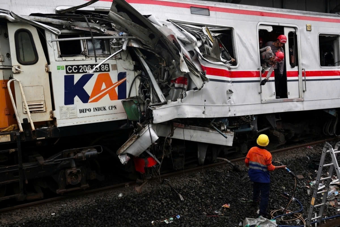 At the scene of the accident. (Photo: Reuters)