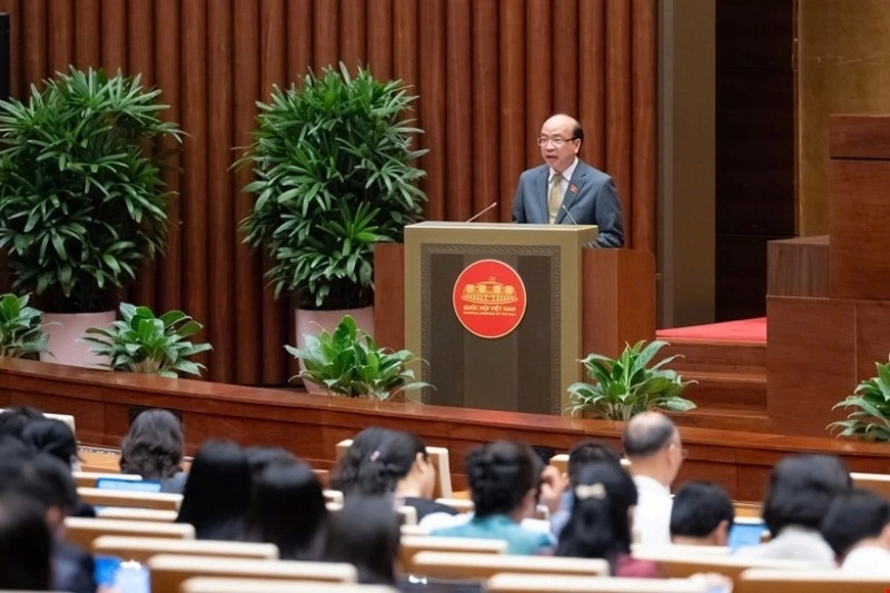 Chairman of the National Assembly’s Committee for Legal and Judicial Affairs Phan Chi Hieu presents a review report on the four draft laws