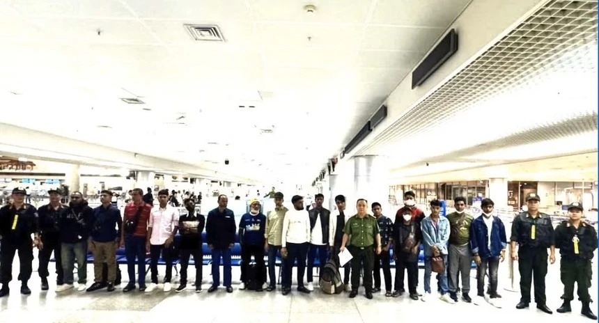 47 deported nationals at Tan Son Nhat International Airport, Ho Chi Minh City. (Photo: police)