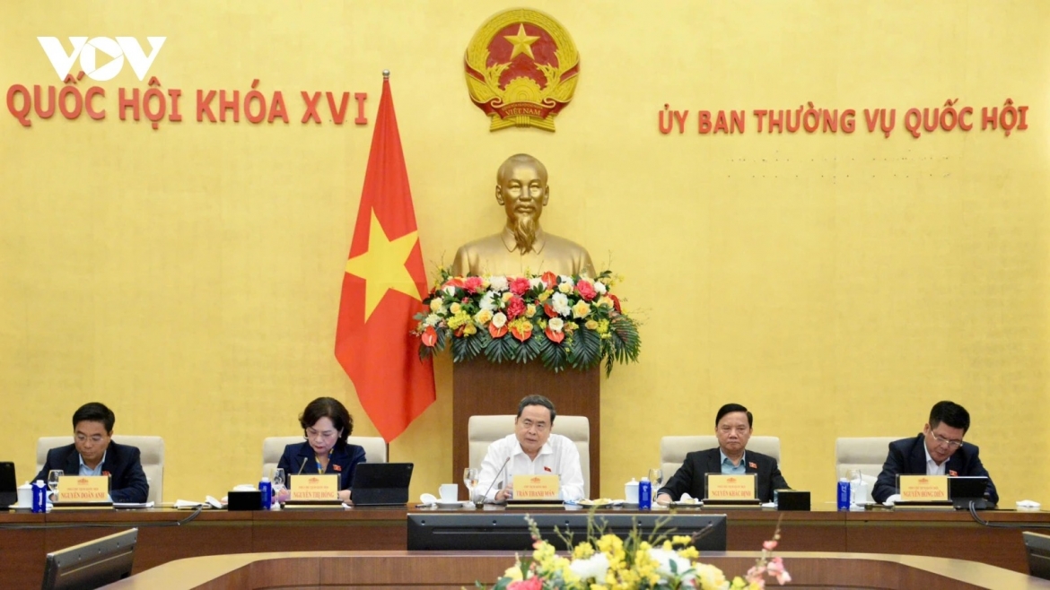 The National Assembly Standing Committee has agreed on the Government's proposal to sweep temporary tax reductions on fuel, and the resolution will be submitted to the ongoing session of the legislature for approval