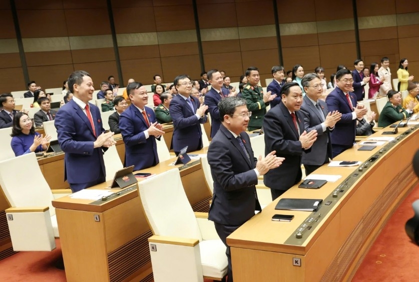478/487 deputies vote in favour of the draft resolution on the establishment of Dong Nai city, accounting for 95.6% of the total number of NA deputies.
