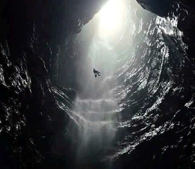 A new cave featuring a rare internal waterfall has been discovered in Phong Nha–Ke Bang National Park, expanding Vietnam’s vast cave system and scientific research potential