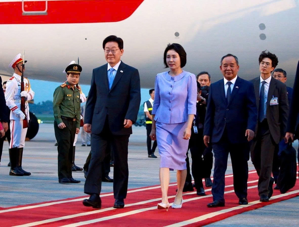 President Lee Jae-myung of the Republic of Korea, and his spouse begin a state visit to Vietnam. (Photo: VNA)
