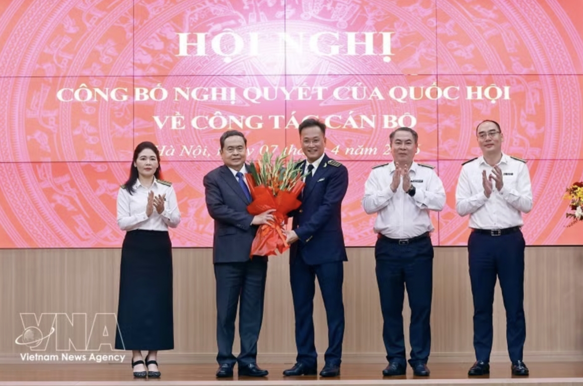 National Assembly Chairman Tran Thanh Man (second, left) and leaders of the State Audit Office of Vietnam at the ceremony. (Photo: VNA)