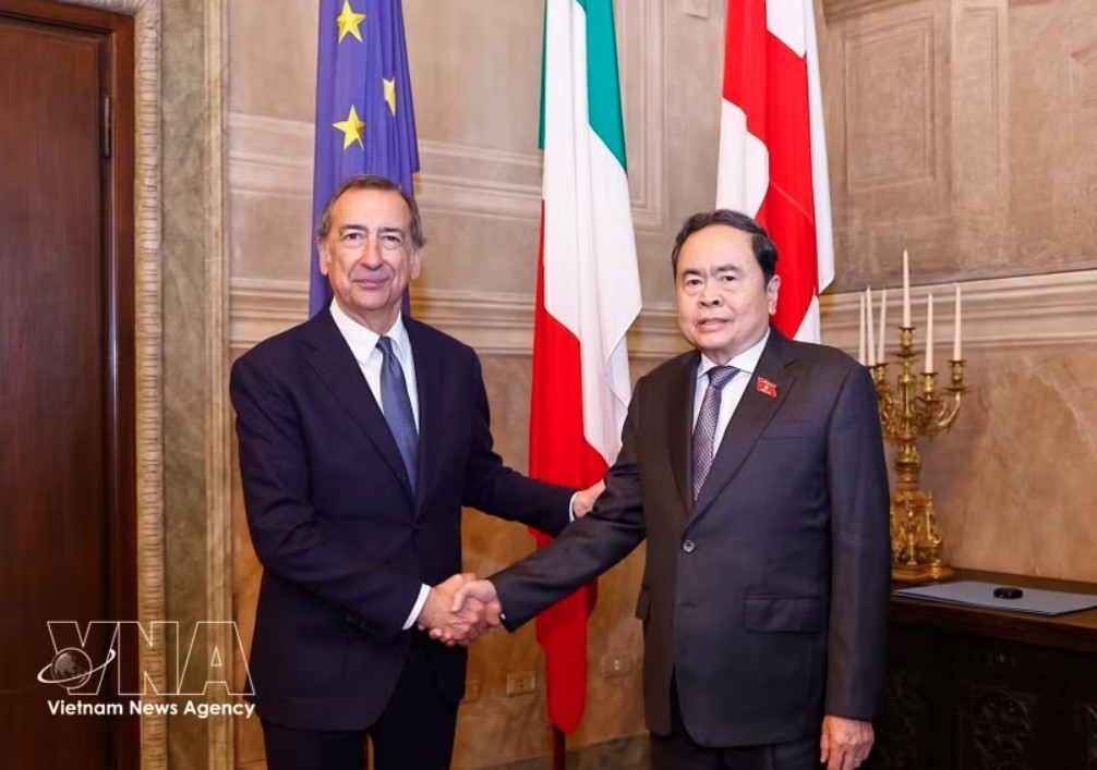 NA Chairman Tran Thanh Man (R) and Mayor of Milan Giuseppe Sala (Photo: VNA)